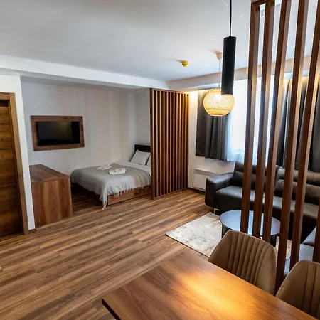 Aris Aparthotel *